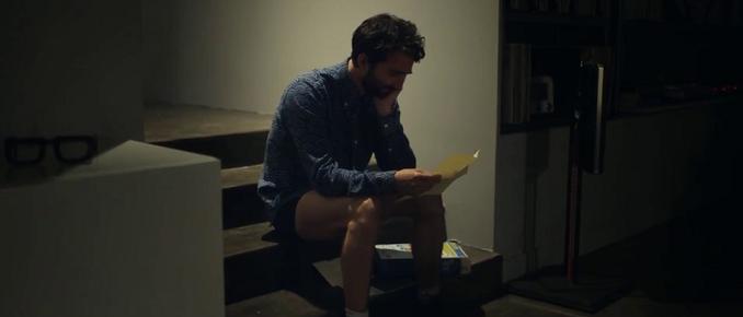 Josh llora mientras lee las cartas de Rita