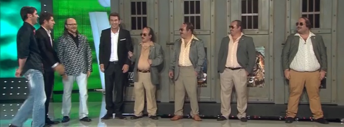 Santiago Segura junto a sus dobles en 'Los viernes al show'