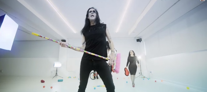 Alaska y Mario Vaquerizo en el videoclip