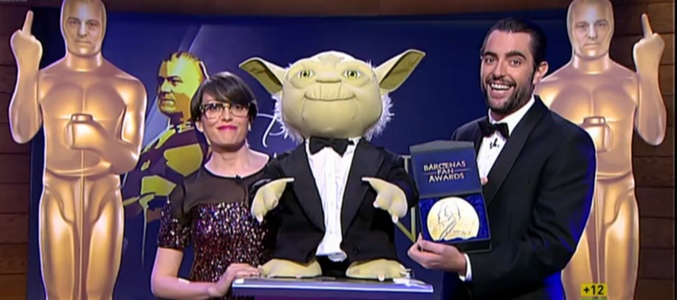 Un peluche de Yoda recogiendo el 'Bárcenas Fan Award' de Pujol