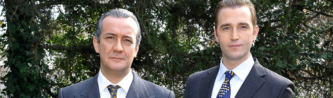 La acción de esta ficción arranca en 1948, cuando Juan Carlos viaja a Madrid para cursar su estudios