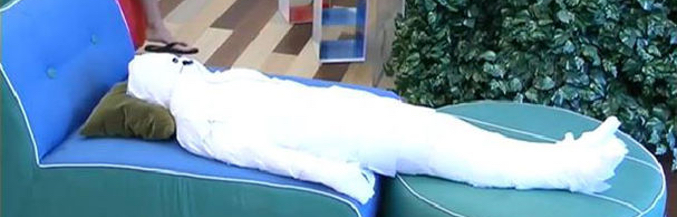 Jonathan se convierte en una momia