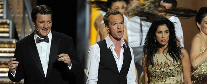 Neil Patrick Harris (centro) junto a Nathan Fillion y Sarah Silverman en un número musical de los Emmy 2013