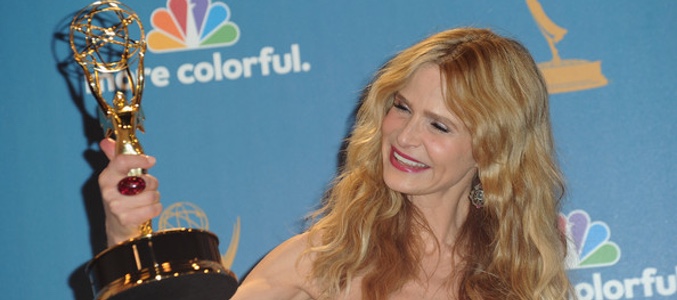 Kyra Sedgwick con su Premio Emmy
