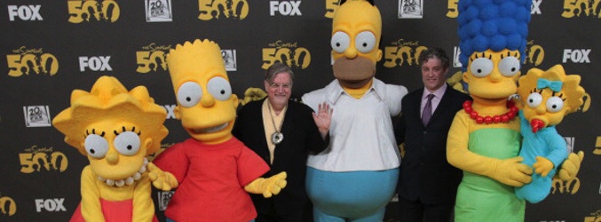 Al Jean (Derecha) Junto a los personajes de 'Los Simpsons'