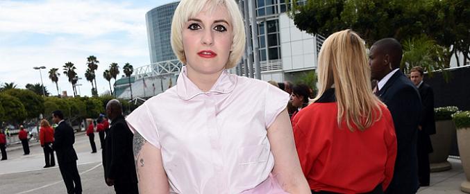 Lena Dunham en la alfombra roja de la 66ª edición de los premios Emmy