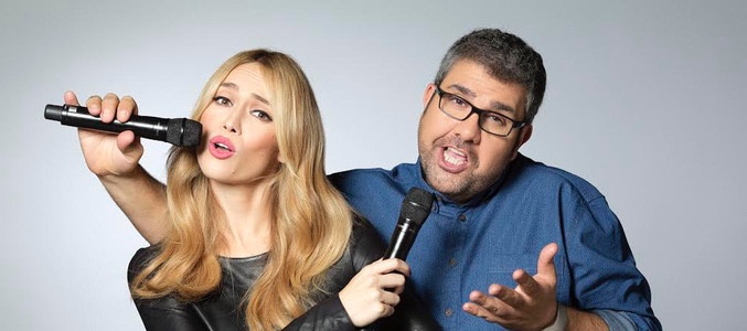 Flo y Patricia cantando