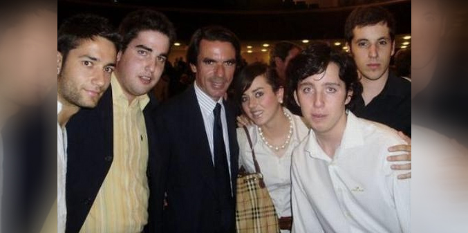 Dámaso Angulo, a la izquierda, Jose Mª Aznar en el centro y, a la derecha, el "pequeño Nicolás"