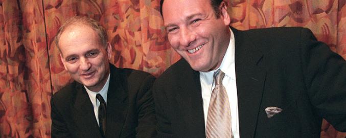 David Chase (izquierda) junto a James Gandolfini, protagonista de 'Los Soprano'