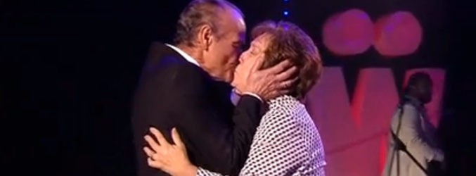 Félix besa a Ana tras sorprenderla en 'Los viernes al show'