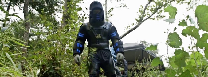 Paul Rosolie con el traje especial para el reto