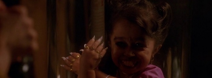 Ma Petite hace de mariposa en un tanque