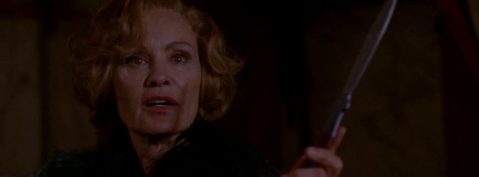 Elsa Mars, con un cuchillo en la mano