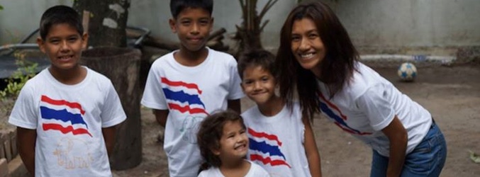 Yuyee junto a los hijos que tiene con Frank Cuesta