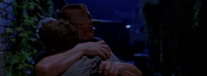 Dell Toledo y Jimmy Darling se abrazan