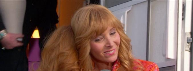 Valerie Cherish junto a su peluca de 7.000 dólares