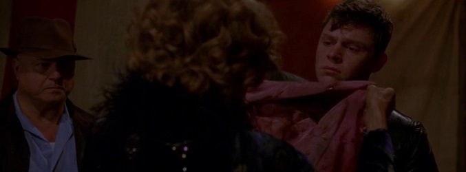 Elsa descubre el vestido de Ma Petite