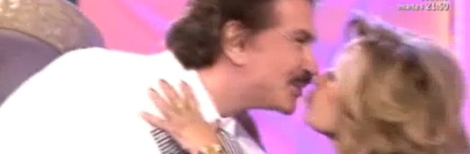 Bigote y María Teresa Campos se besan en '¡Qué tiempo tan feliz!'