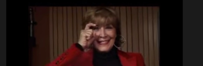 Concha Velasco con el signo característico de Zapatero