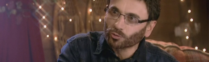 José Mota caracterizado de Jordi Évole en el especial de Nochevieja 'Un país de cuento' de La 1