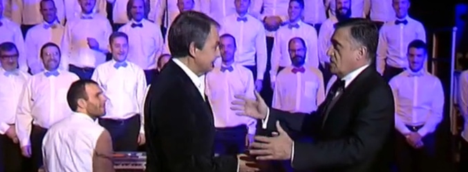 El Gran Wyoming saludando a Zapatero