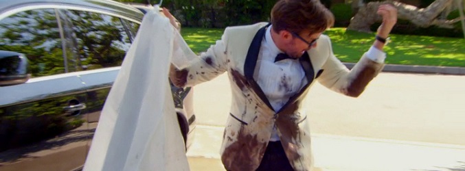 Brad Goreski se llena de mierda al llevarle el vestido a Valerie Cherish