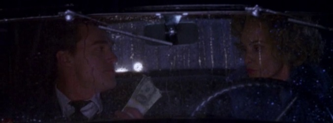 Dandy Mott le compra el circo a Elsa Mars por 10.000 dólares