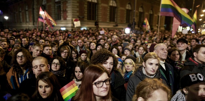 Multitudinaria manifestación en Viena en apoyo de los homosexuales