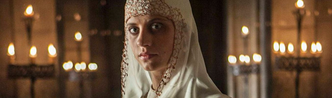 Michelle Jenner, caracterizada como Isabel la Católica