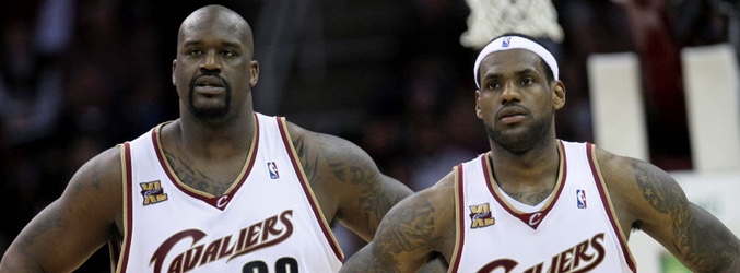 Shaquile junto a Lebron James en un partido