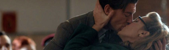 Pedro besa a Rita en una de las secuencias del capítulo de anoche de 'Velvet'