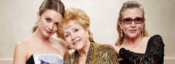Billie Lourd junto a su abuela y su madre, Debbie Reynols y Carrie Fisher