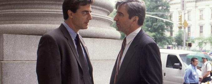 Chris Noth (izquierda) y Sam Waterston (derecha) en una escena de &#39;Ley y Orden&#39;
