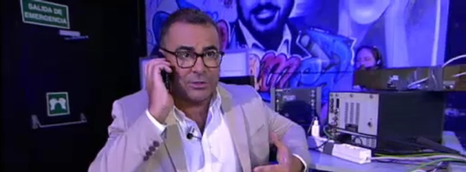 Jorge Javier Vázquez conversando con Pedro Sánchez en 'Sálvame'