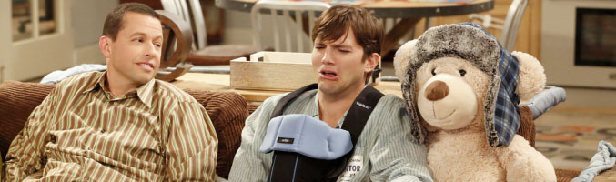 Jon Cryer y Ashton Kutcher en una secuencia de la serie &#39;Dos hombres y medio&#39;