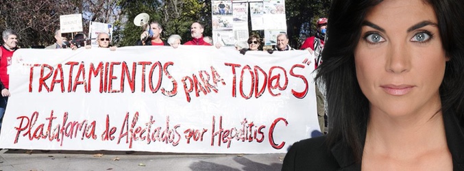 Samanta Villar con una enferma de Hepatitis C