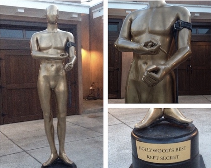 Oscar pinchándose heroína