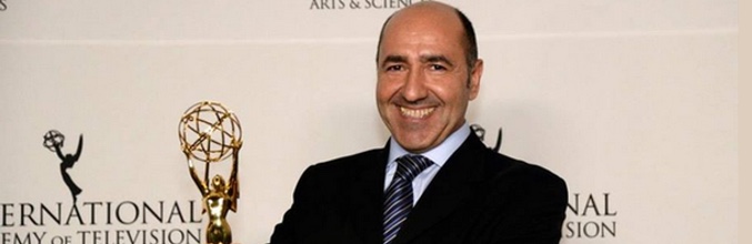 Carlos Fernández, el productor ejecutivo recogiendo el galardón