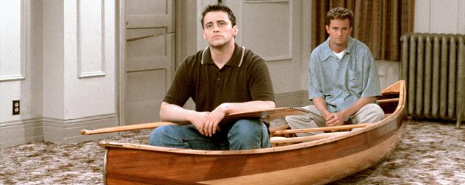 Joey y Chandler en el salón de su piso