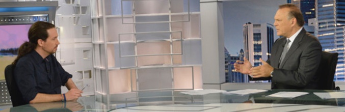 Pablo Iglesias siendo entrevistado por Pedro Piqueras