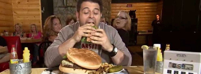 El presentador de 'Crónicas carnívoras'