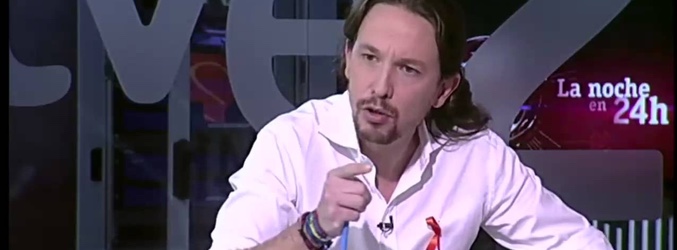 Pablo Iglesias con el lazo naranja en su entrevista en &#39;La noche en 24 horas&#39;