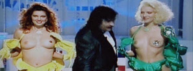 Las chicas Chin Chin junto al presentador del programa