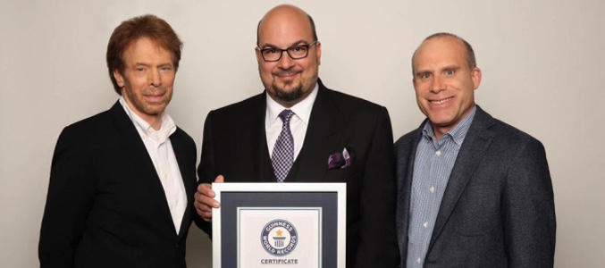 Jerry Bruckheimer, Anthony Zuiker y Jonathan Littman con el premio