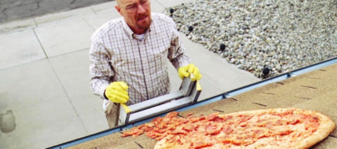 Imagen del capítulo en el que Walter White tira la pizza al tejado