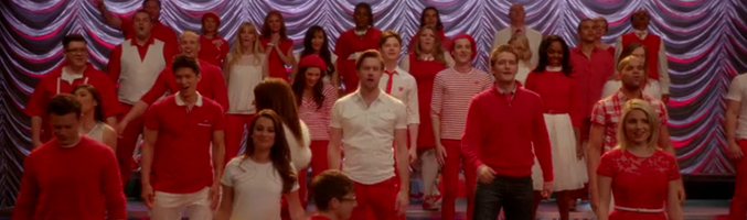 El elenco de 'Glee' al completo durante el último capítulo de la serie
