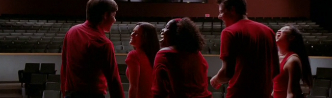Finn, Rachel, Tina, Artie, Kurt y Mercedes durante el penúltimo episodio de la serie