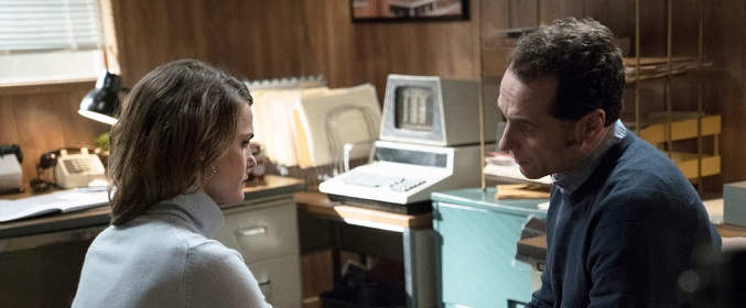 Matthew Rhys y Keri Russell en una escena de la tercera temporada de 'The Americans'