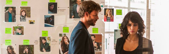 Pablo (Eloy Azorín) y María (Megan Montaner) en una secuencia de 'Sin Identidad'