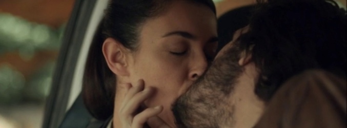 Víctor y Laura cierran el episodio con un beso